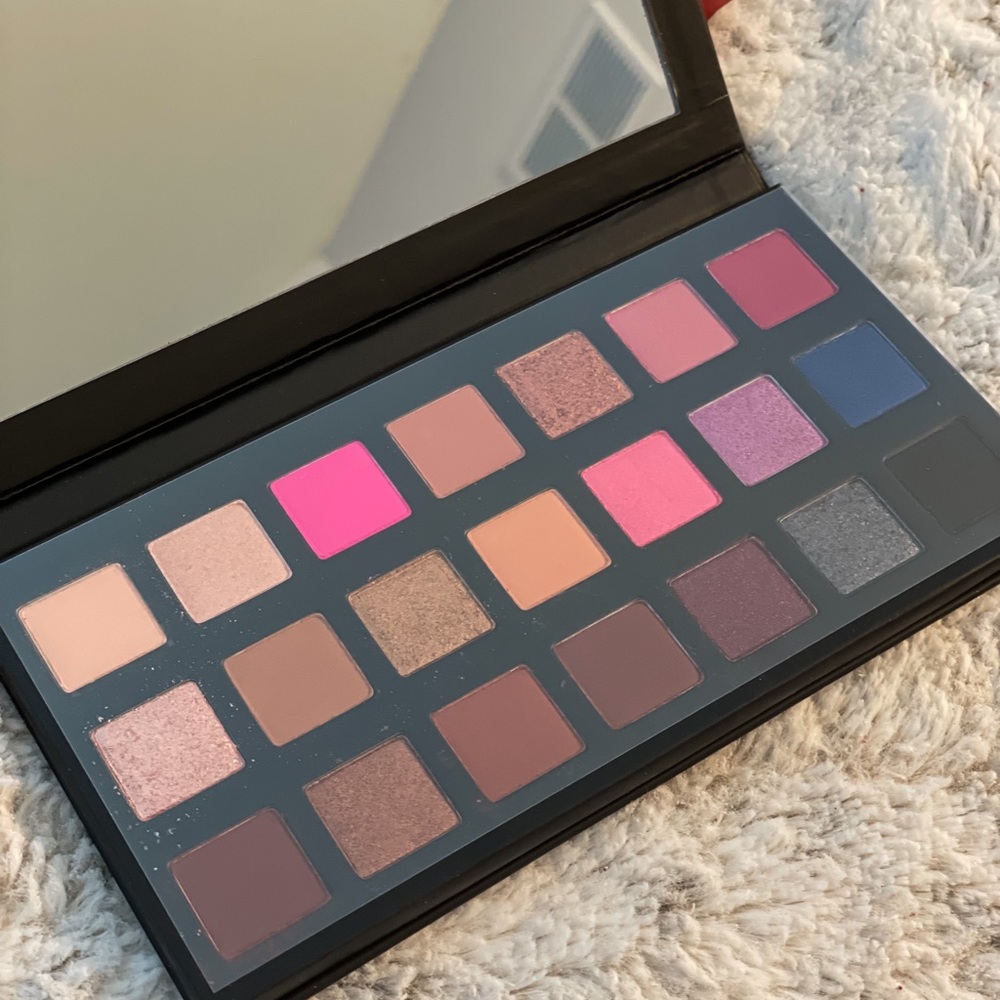 Kylie Cosmetics Sipping Pretty Eyeshadow Palette